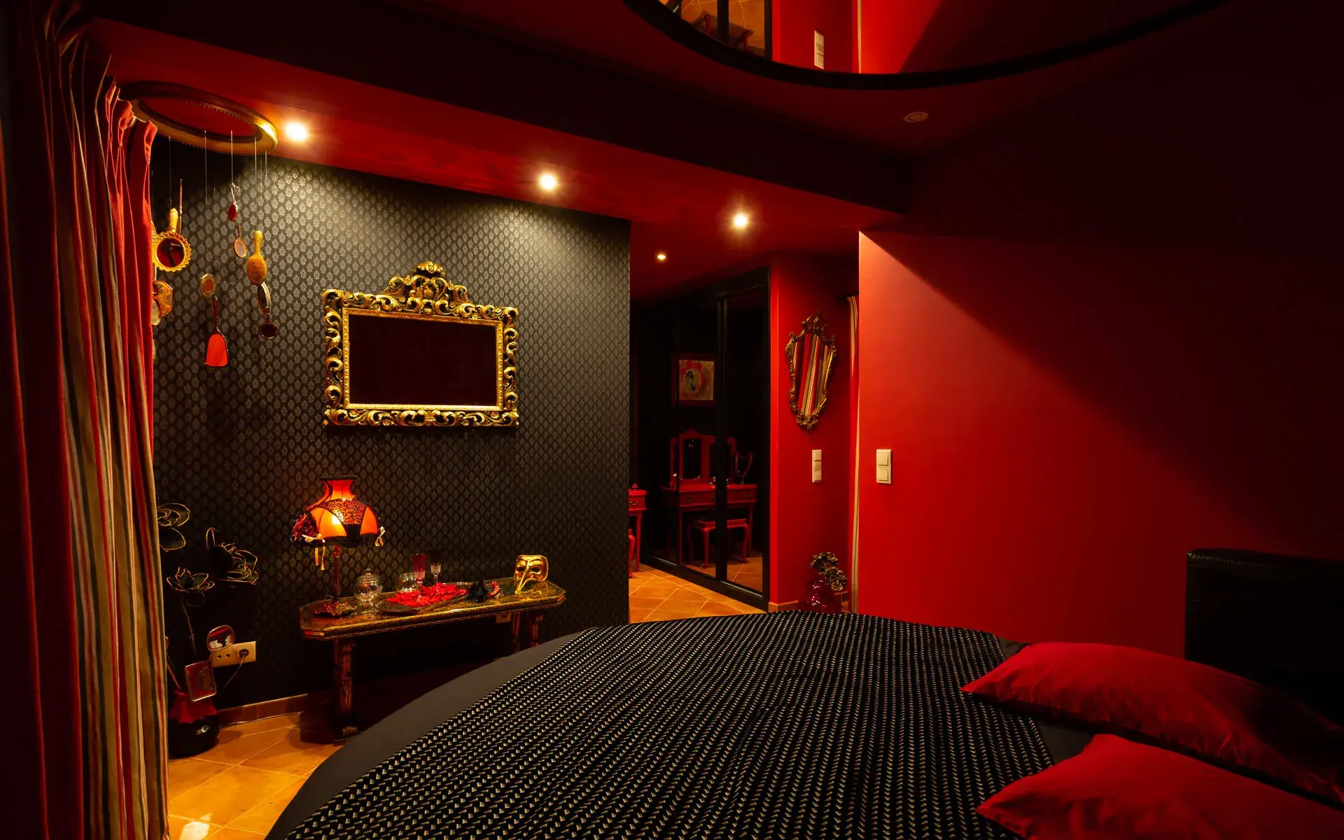 Mirror Room